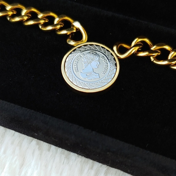 Queen Elizabeth 18K Gold Plated Coin Pendant with 16 Inch Chain - Picture 1 of 14